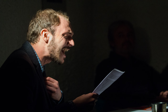 Herci na stojáka: společný projekt Moravského divadla a Tramtarie. Na snímku jeden z protagonistů Vojtěch Lipina.