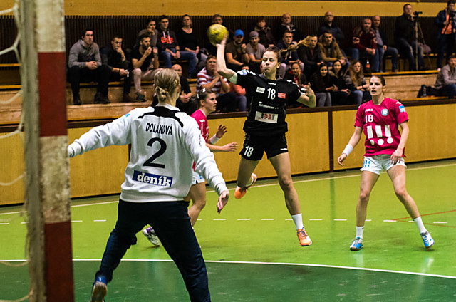 Házenkářky DHK ZORA Olomouc vypadly ve čtvrtfinále Českého poháru se Sokolem Poruba.