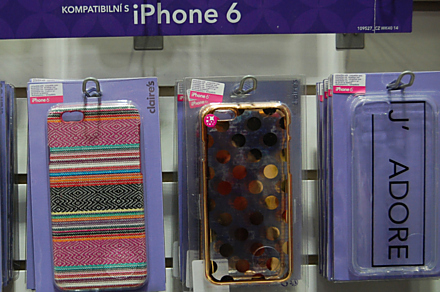 Kromě iPhonu jsou v nabídce i kryty na Samsungu i další značky.