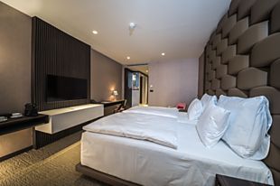 Nespěchejte domů a přespěte v některém z luxusních hotelových pokojů.