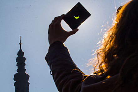 V březnu bylo možno pozorovat částečné zatmění Slunce. Krásnému zážitku tentokrát přálo i počasí.