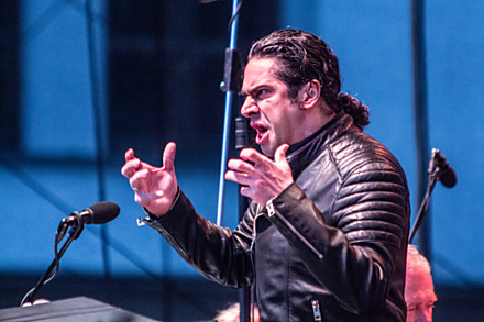 Na Horním náměstí zazpíval italský pěvec Ildebrando DArcangelo. Koncert si vychutnaly stovky lidí.