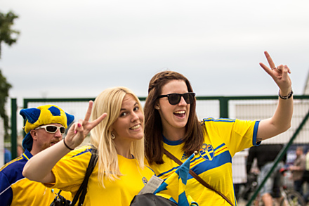 Na fotbalové mistrovství jednadvacítek se do Olomouce sjeli i fanoušci (a fanynky) Švédska.