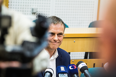 Spolu s Kadlecem a Kyselým byl obviněn i hejtman Jiří Rozbořil. Ten zůstal na svobodě a vinu popírá. Odmítl i opustit úřad, přestože to po něm chtěl i jeho stranický šéf.