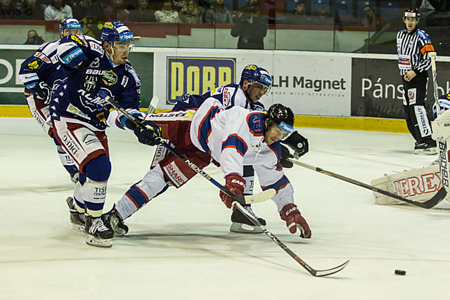Tomáš Mikúš v utkání s Kometou Brno.