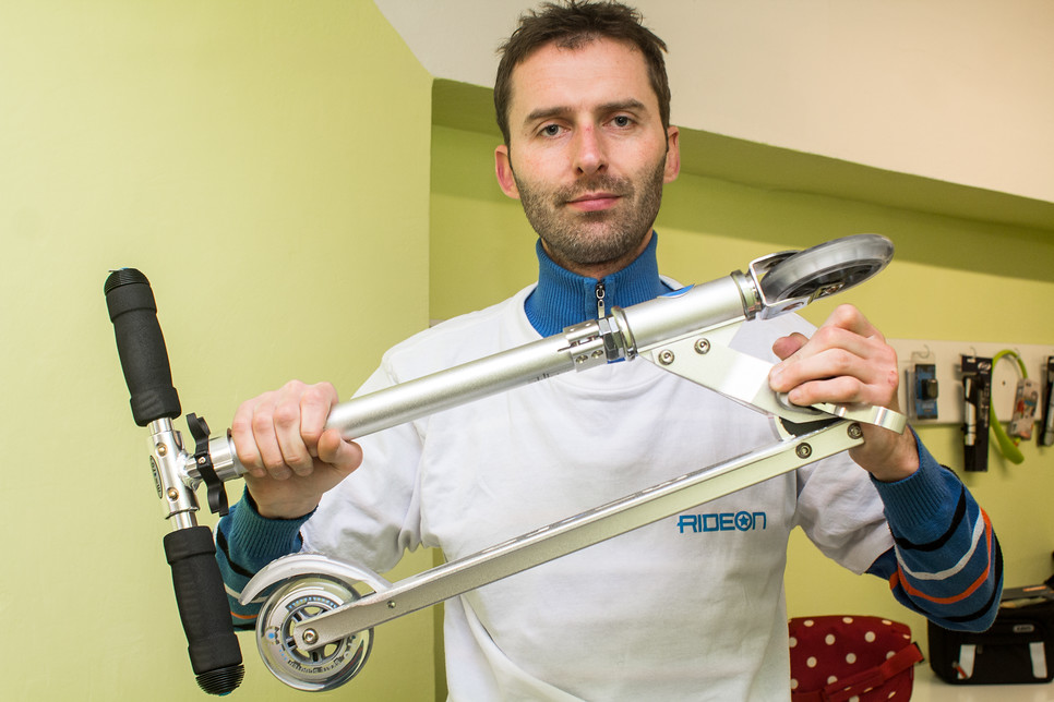 Lukáš Milar propaguje koloběžky v Olomouci už řadu let. Teď si otevřel prodejnu.