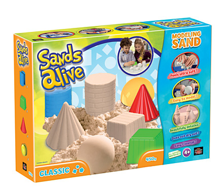 S kreativním pískem si užije vaše dítě spoustu zábavy. A nemusíte se bát, že ho budete mít rozsypaný všude po bytě, výborně totiž drží tvar, takže ho po hře dítě jednoduše uklidí zpět a po hradech nebude ani památky...