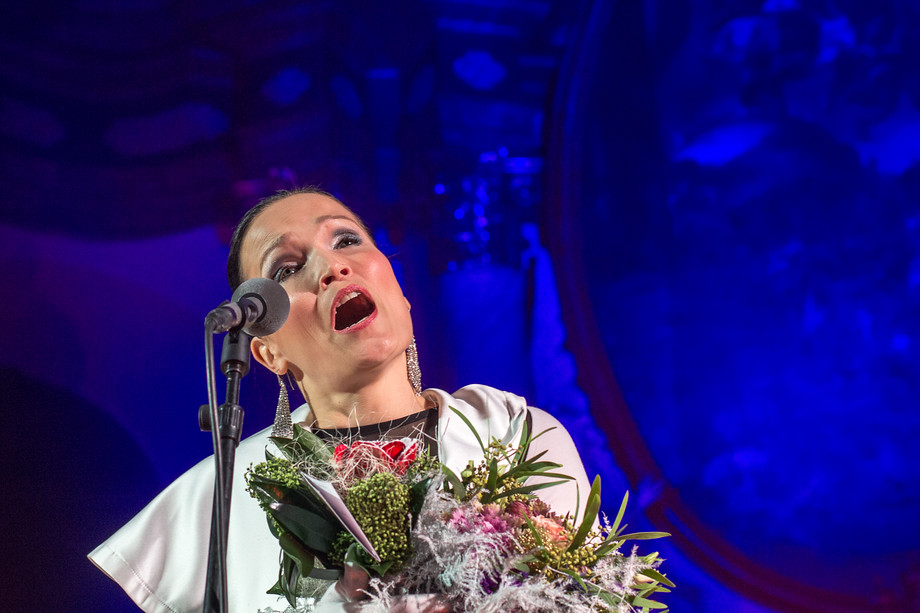 TARJA OPĚT V OLOMOUCI. Hned tři koncerty za sebou odzpívala metalová královna Tarja. Tentokrát ale do Olomouce přivezla svůj vánoční program, který představila v kostele Panny Marie Sněžné.