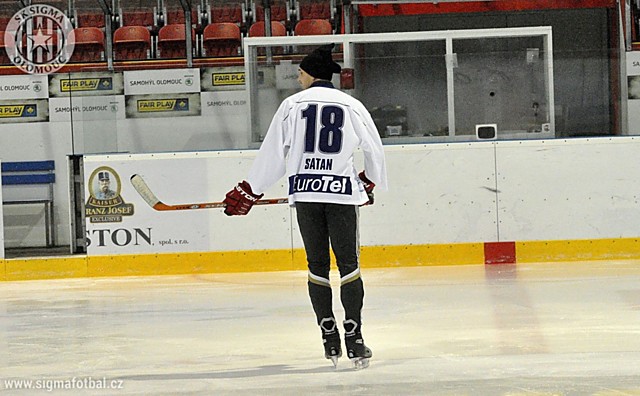 Dorazí Šatan? Miro Šatan skutečně trénoval v plecharáně, ale nakonec prý šlo kachnu nebo o Buchtu?