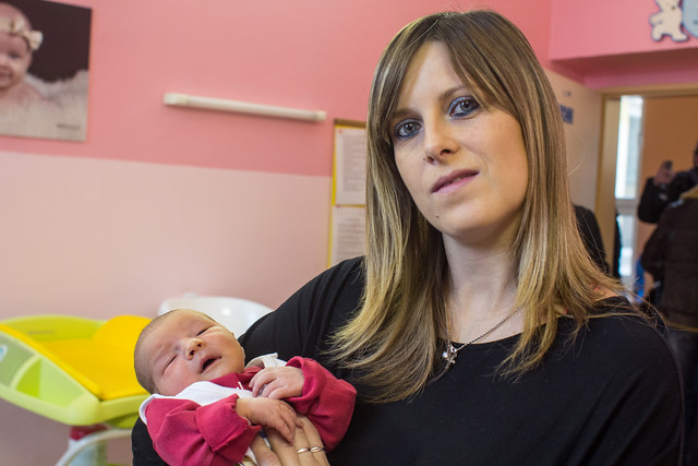 Hrdá maminka s malým rekordmanem.