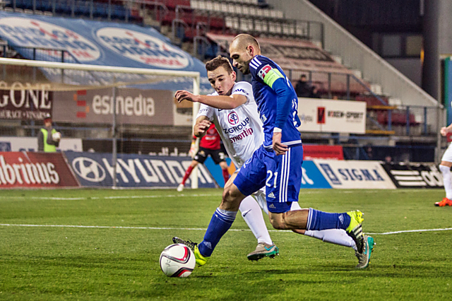 Jako kapitán. Michal Vepřek je jedním z nejzkušenějších borců v Sigmě, proto byl při zranění Michala Ordoše zvolen kapitánem. V utkání se Slováckem dovedl tým k výhře 2:0.