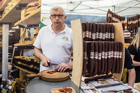 Na své si však přišli i konzervativnější návštěvníci. Regionální sýry a uzeniny nikdy nezklamou. I těch bylo v areálu na výběr velké množství.