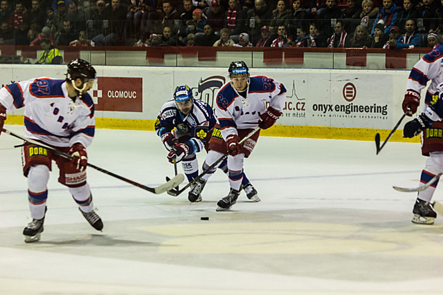 Aleš Jergl na své střelecké poziic v utkání s Kometou Brno.