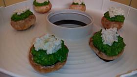 Marinované žampiony se špenátem a sýrem z kešu oříšků