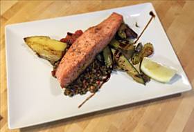 Grilovaný losos se zeleninou