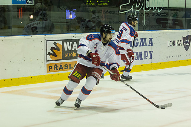 Dávid Buc v retro dresu z utkání s Kometou Brno.