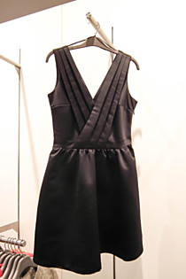 Klasické černé, z příjemného saténu. Promod