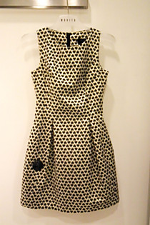 Dobře padnoucí černo-zlaté. Mohito