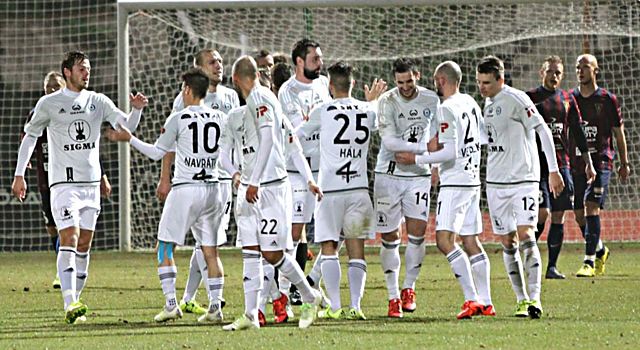 Sigma Olomouc se raduje z první branky Aidina Mahmutoviče v utkání.