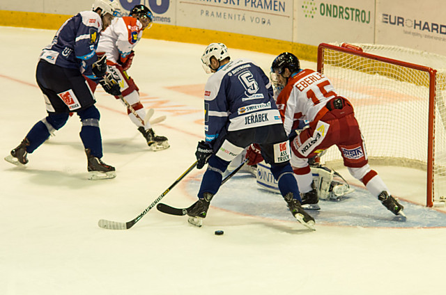 Jan Eberle v domácím utkání Kohoutů s Indiány.