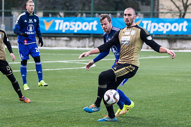 Lotyšský stoper Renars Rode by měl po odchodu Hubníka do Plzně a karetním trestu Radakoviče nastoupit ve středu obrany Sigmy proti Bohemians 1905.