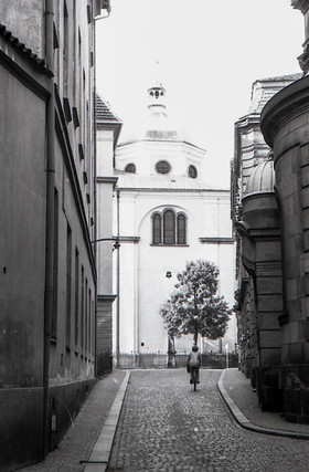 Momentka z ulice Na Hradě. Rok 1970.