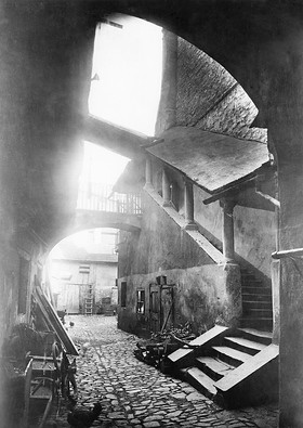 Jeden z olomouckých domů, praví originální popiska na fotografii z roku 1939.