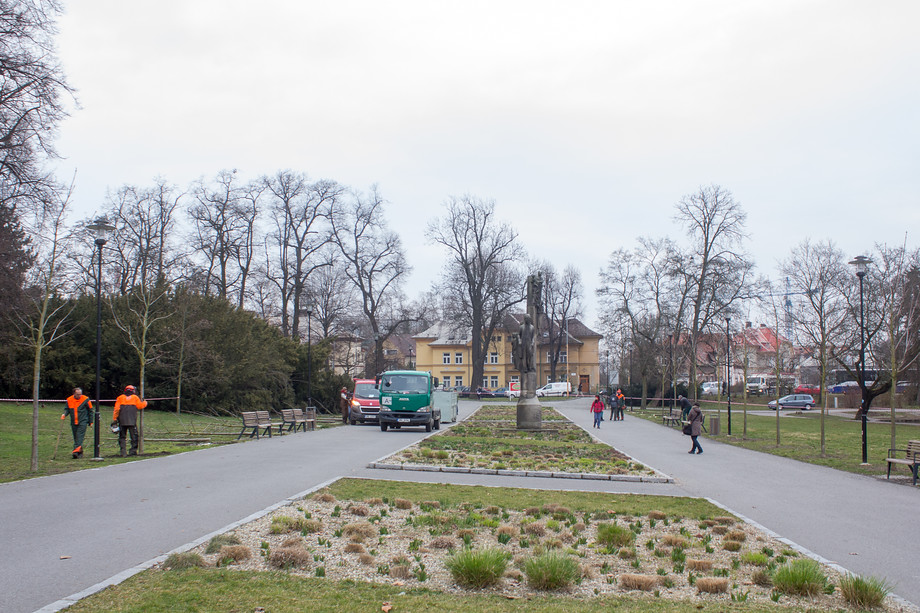 16. březen je posledním dnem Rudolfovy aleje s kaštany. Během roku je nahradí lípy.