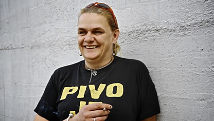 O slavnostní zahájení festivalu se postará časosběrný dokument Heleny Třeštíkové Mallory, který ukazuje, jak se drogově závislá žena dokáže kvůli svému dítěti zbavit závislosti a začít žít úplně jiný život. (Mallory, úterý 29.3., 18:00, kino Metropol)