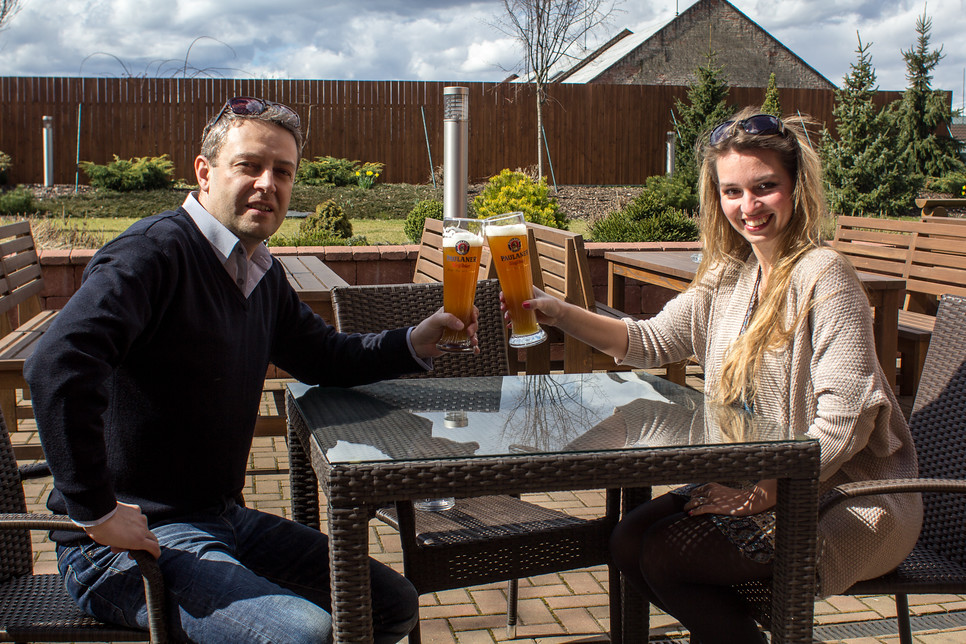Sluníčko, usměvavá obsluha, bavorské pivo a skvělé jídlo...to vše najdete v Dolanech