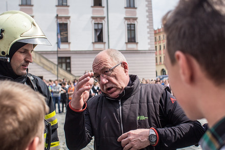 Role figuranta se ochotně zhostil i ředitel divadla Pavel Hekela.