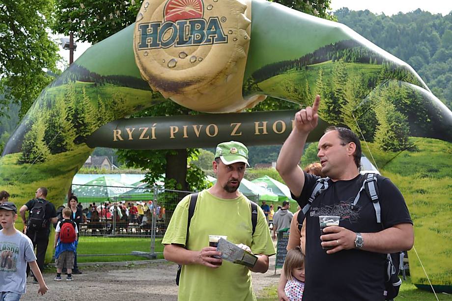 Pivovarská čtvrtka - tradiční pochod v Jeseníkách pro všechny věkové kategorie. Vybrat si můžete z osmi tras různých obtížností. Po cestě jsou připraveny pivní zastávky a ta největší vás čeká v cíli pochodu - v hanušovickém pivovaru Holba.