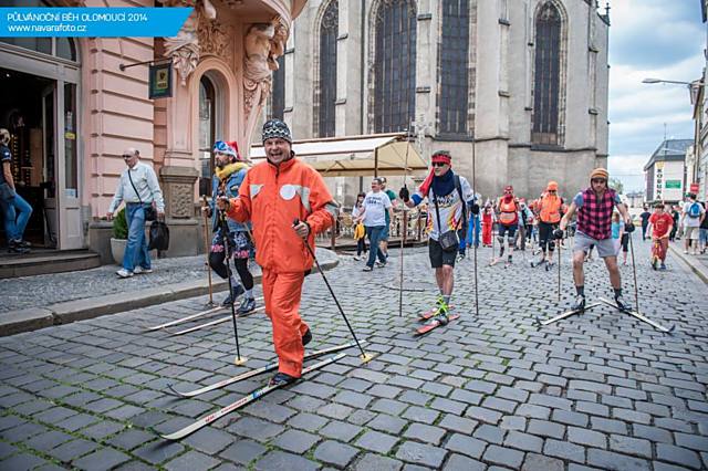 Půlvánoční běh letos opět v centru Olomouce.