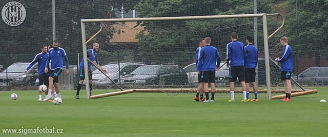 Hráči SK Sigma Olomouc na prvním tréninku na hřišti č. 2 Androva stadionu.