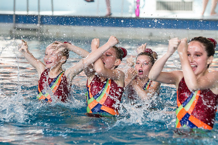 Olomoucký plavecký bazén ovládly akvabely. Konalo se tu tradiční klání o pohár města, kterého se zúčastnily dívky z Česka i Slovenska.
