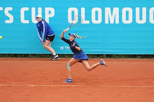 Maďarka Fanny Stollarová vypadla s Ruskou Ekaterinou Alexandrovou.