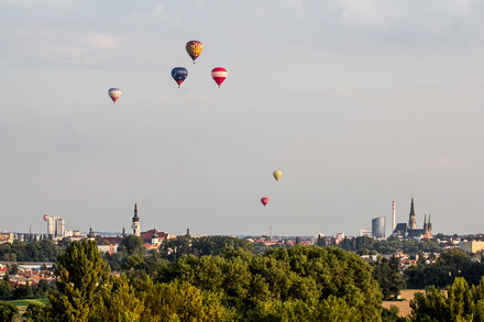 Panorama v širším kontextu.