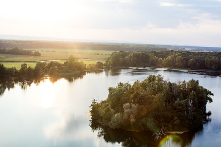 Chomoutovské jezero z výšky.