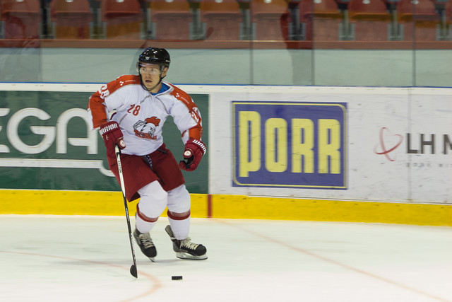 Jakub Matai odehrál první extraligový duel na postu beka.