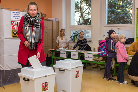 Velkým tématem měsíce října byly volby. Účast však byla poměrně nízká.