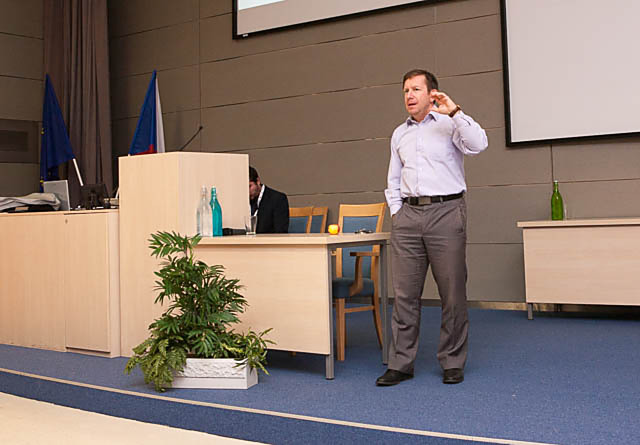 Akci zahájil osobně rektor UP Jaroslav Miller. Je to zkušený řečník a jeho projev byl tedy krátký a podnětný.