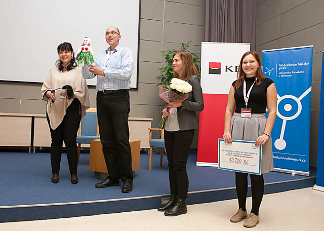 Adopcí panenky za 600 Kč zajistíte africkému dítěti proočkování proti 6 nejzákeřnějším nemocem. Na UPBC se vybralo 13 200 Kč.