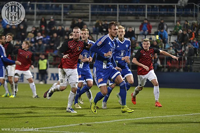 Rohový kop. Sigma se z něj proti Prostějovu prosadila hned pětkrát. Třikrát Jakub Plšek, jednou Jakub Petr a jeden gól si dala obrana soupeře sama...