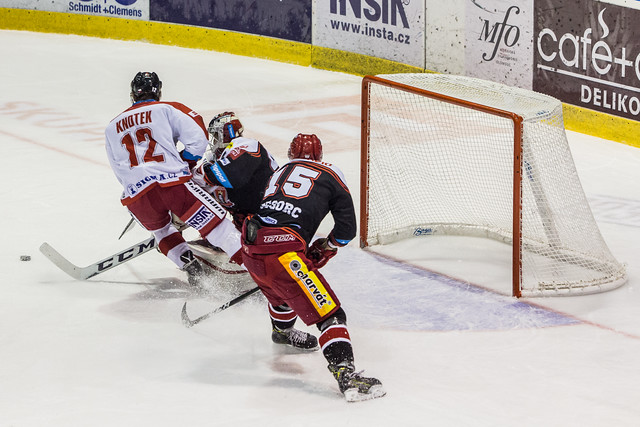 Jan Knotek se proti hradecké obraně neprosadil.