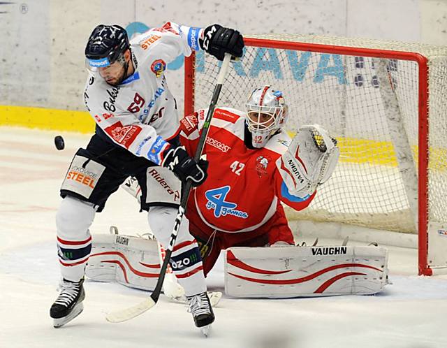 Kohouti ve Vítkovicích vedli po první třetině 1:0.