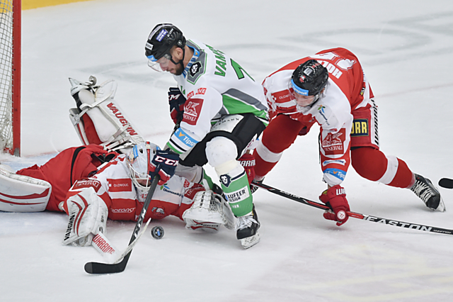 Branislav Konrád měl velké potíže se zakončením Petra Vampoly.