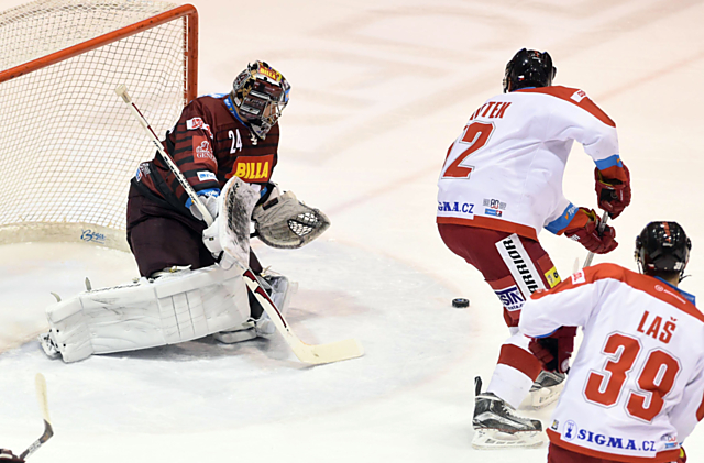Jan Knotek ve vyložené šanci v utkání se Spartou. Proti Třinci se první centr Mory trefil a chybělo málo a v závěru přidal i druhou branku.