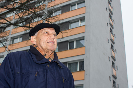 Architekt, urbanista, specialista na rekonstrukce památek Antonín Škamrada oslavil osmaosmdesáté narozeniny, ale energii by mu mohl závidět mnohý padesátník. K narozeninám si nadělil knížku, vlastní životopis. A právě ta byla impulzem k našemu setkání a rozhovoru.