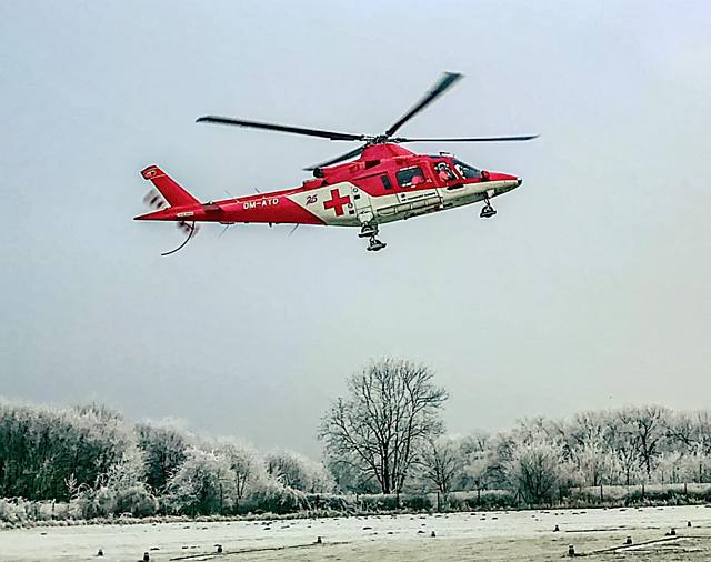 Vrtulník olomouckých záchranářů musel nouzově přistát. Ilustrační foto.