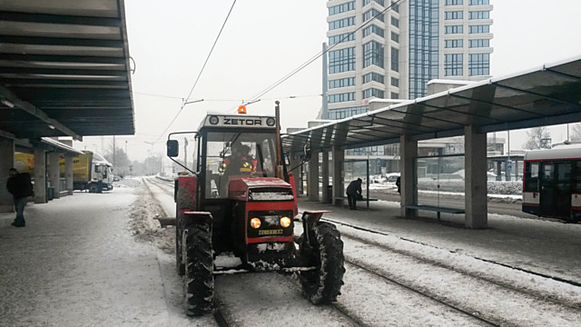 Situace na tramvajových tratích je ve středu ráno už mnohem lepší.